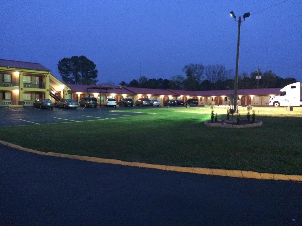 Duffys Motel - Calhoun Exterior photo