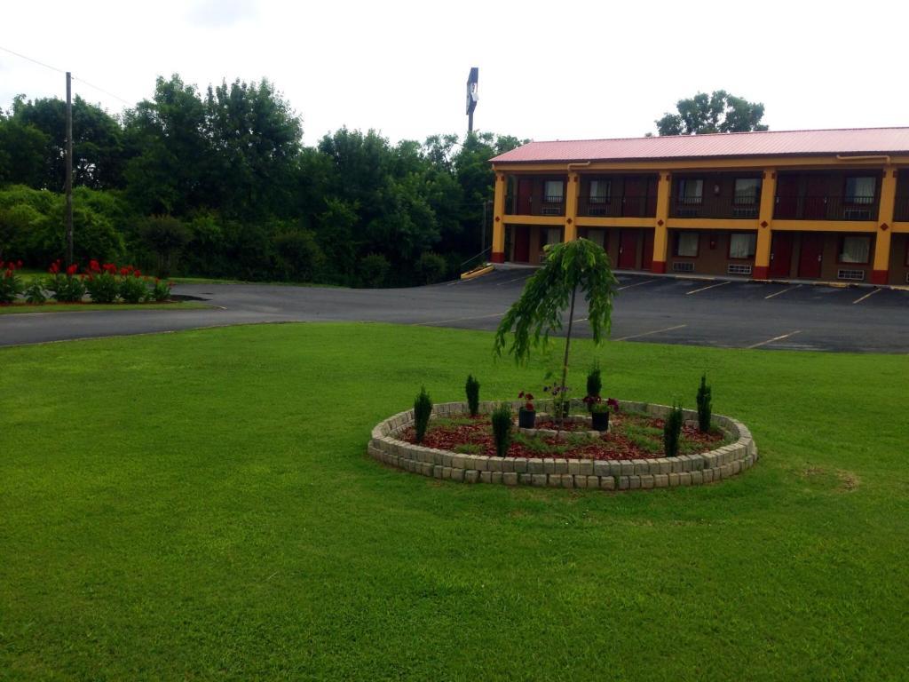 Duffys Motel - Calhoun Exterior photo